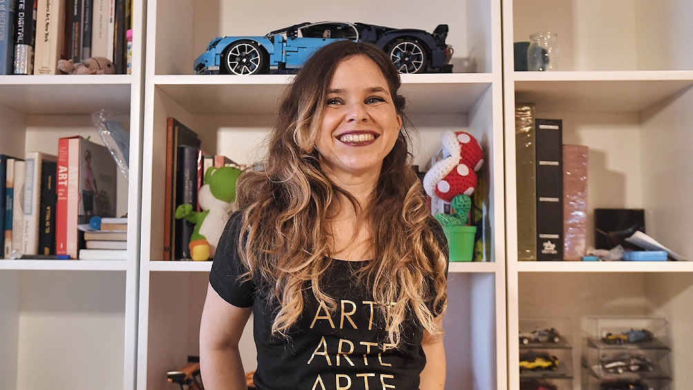 Oulton es curadora de videogames, directora de la exposición “Game on! El arte en juego” y docente.