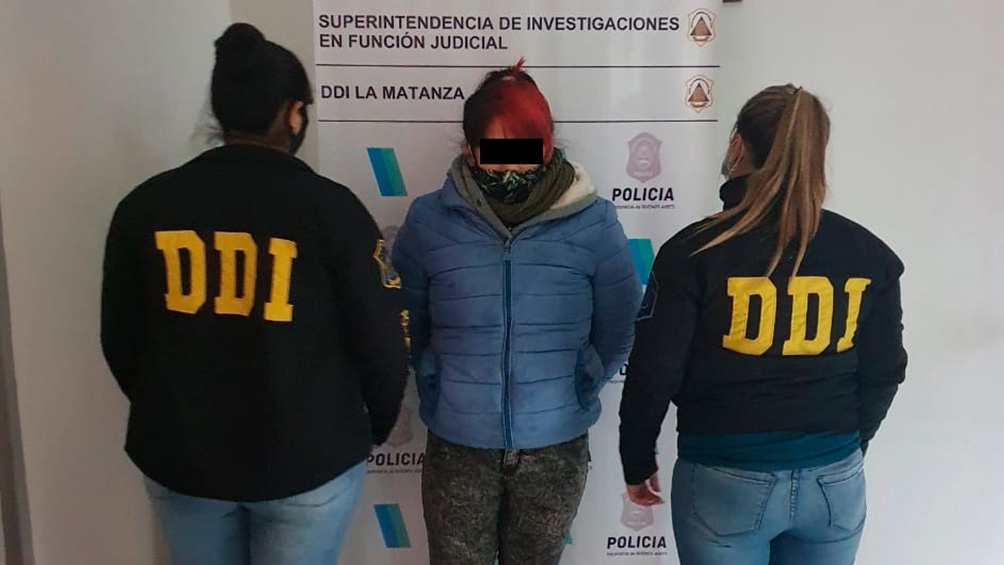 La primera sospechosa fue detenida hace dos días, tenía la misma ropa utilizada al momento del hecho y se había teñido el cabello.