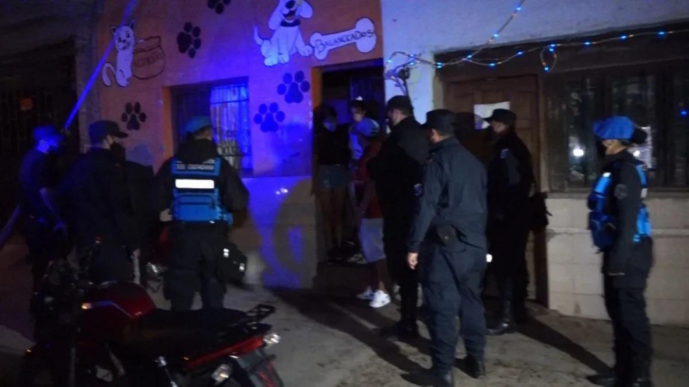 Había 56 mayores y 65 menores.