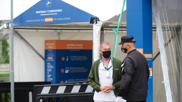 El Ministerio de Salud pidió que la Justicia investigue al laboratorio que hacía los testeos en Ezeiza