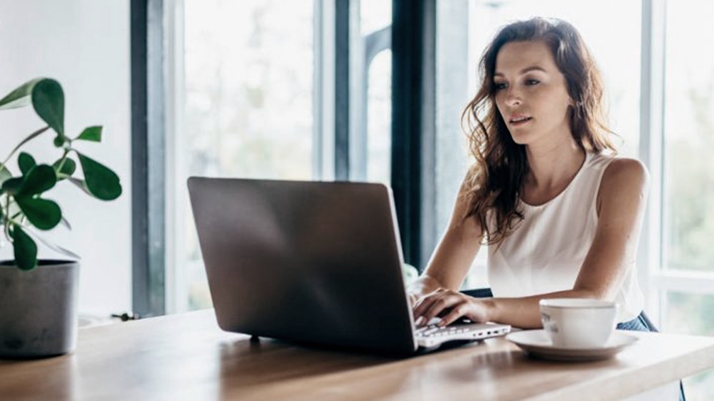 La enseñanza, finanzas y servicios profesionales son los más adaptadps al teletrabajo