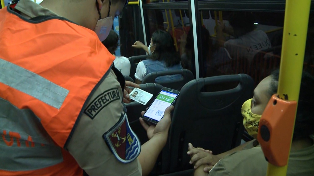 Las fuerzas federales controlan de 20 a 6 de la mañana vehículos privados y el transporte público de pasajeros y de 6 a 20 solamente al transporte público.