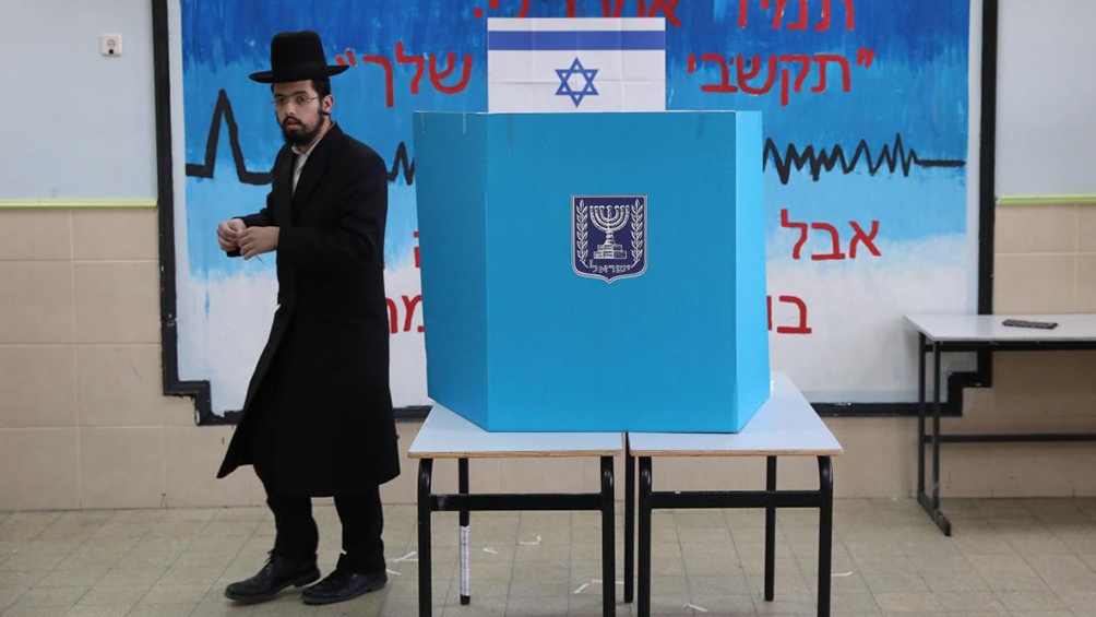 Tras la tregua con Hamas y en medio de un clima un poco más calmo dentro de Israel, las negociaciones se retomaron y con ellas los guiños y los rumores.