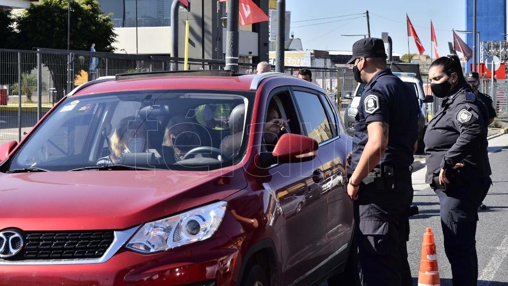 En los accesos al conurbano reforzaron "los controles sanitarios, sobre todo el fin de semana", a los automovilistas que se dirigían desde la Ciudad de Buenos Aires.