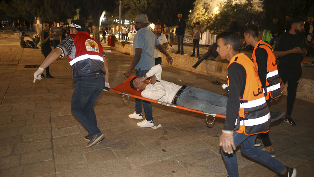 Noche de violencia y represión en Jerusalén en el final de Ramadán