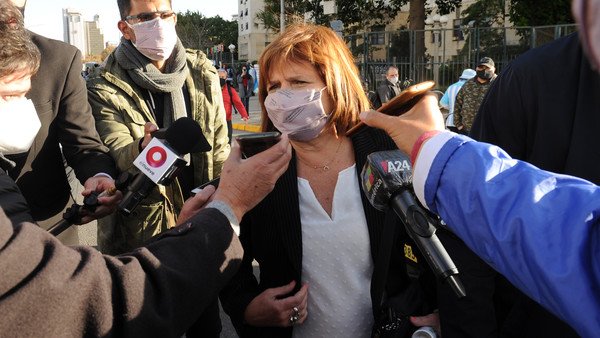 Patricia Bullrich acusó a C5N de organizar un escrache frente a su casa: “Esas preguntas tienen que hacerlas en Balcarce 50”