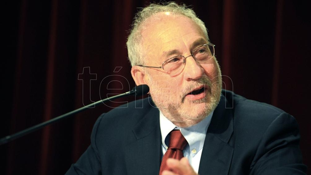  "La estructura financiera del FMI se basa en obtener dinero de los países pobres", denunció el economista.