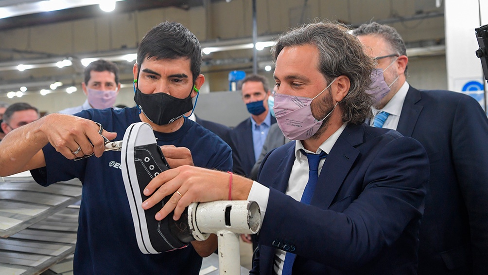 El jefe de Gabinete, Santiago Cafiero, recorrrió la planta junto al gobernador Juan Manzur, y los ministros de Obras Públicas, Gabriel Katopodis; del Interior, Eduardo de Pedro y de Desarrollo Productivo, Matías Kulfas.