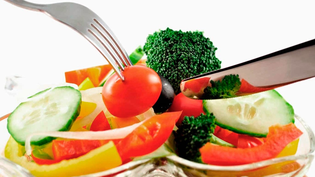 Es indispensable "mantener una alimentación balanceada que aporte nutrientes". 
