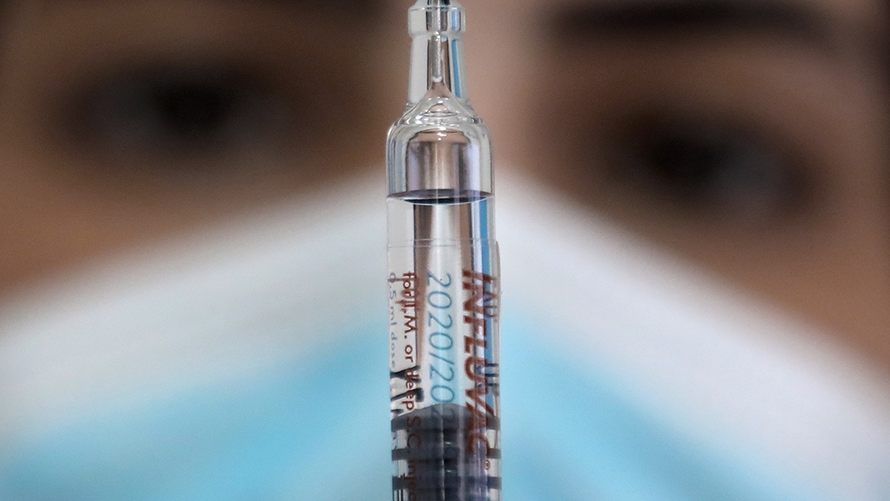 Países como Chile y Uruguay autorizaron el uso de la vacuna Pfizer para adolescentes mayores a 12 años.