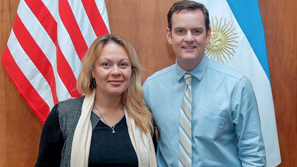 EEUU distinguió a Alika Kinán con el premio “Héroe contra la trata de personas” en 2017.