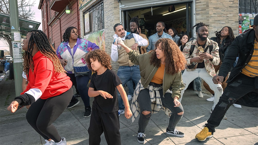 La serie combina comedia y tragedia porque el ser humano es "una criatura multigénero".