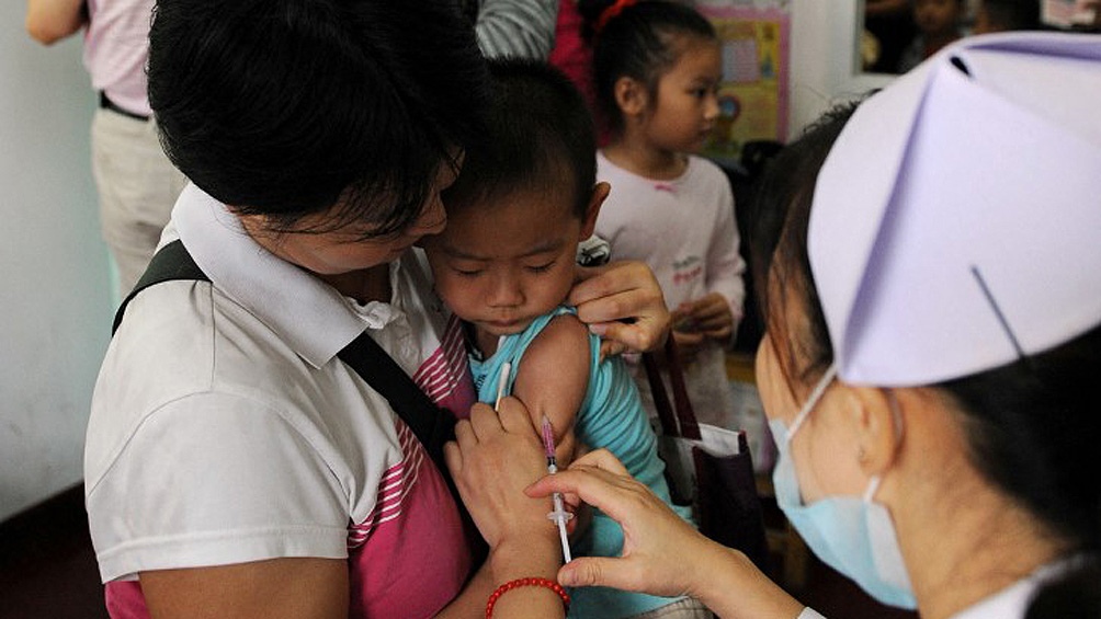 Beijing, que erradicó prácticamente la epidemia en su territorio desde mayo de 2020, espera poder vacunar a por lo menos el 70% de su población.
