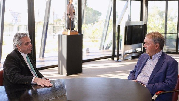 Como gesto a Juan Schiaretti, el Gobierno lleva ayuda a Córdoba en su peor momento de la pandemia