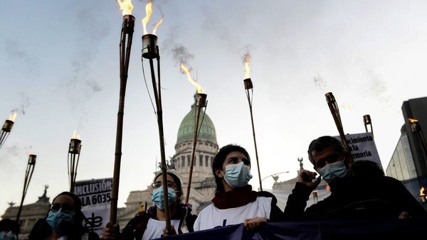 Creció un 50% en tres años la cantidad de gente con problemas de empleo: ya son 4,5 millones de personas