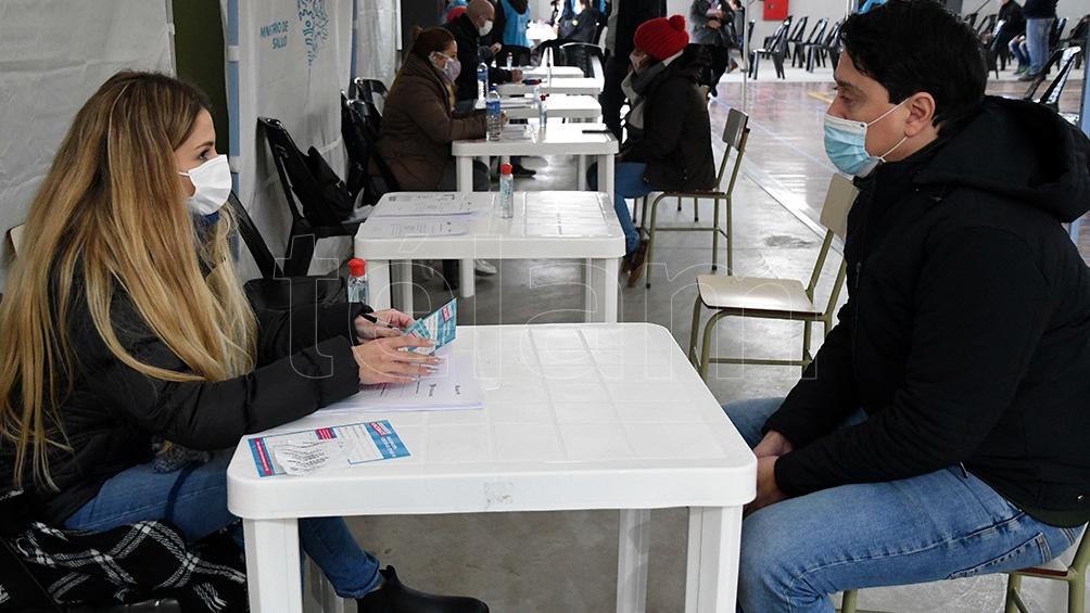 Paloma Fernández es voluntaria en la posta del polideportivo Nº2 de San Fernando.