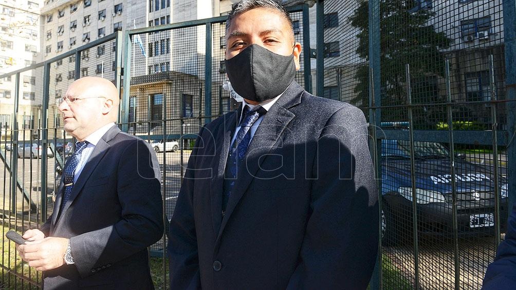 Luis Chocobar aseguró que no quiso matar al delincuente y por eso disparó hacia abajo. 