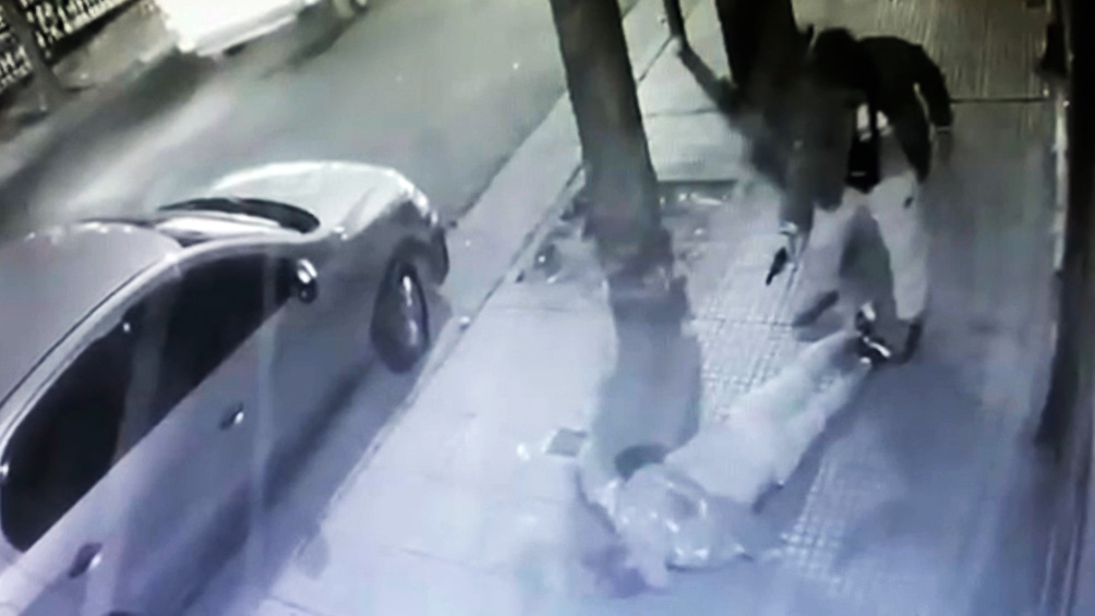 Detuvieron a un menor de edad acusado de asesinar de cinco disparos a un joven peruano