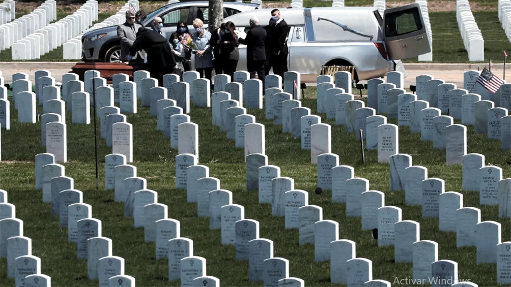 EEUU avanza la vacunación y levanta restricciones, pero sigue siendo el de más muertos con Covid-19