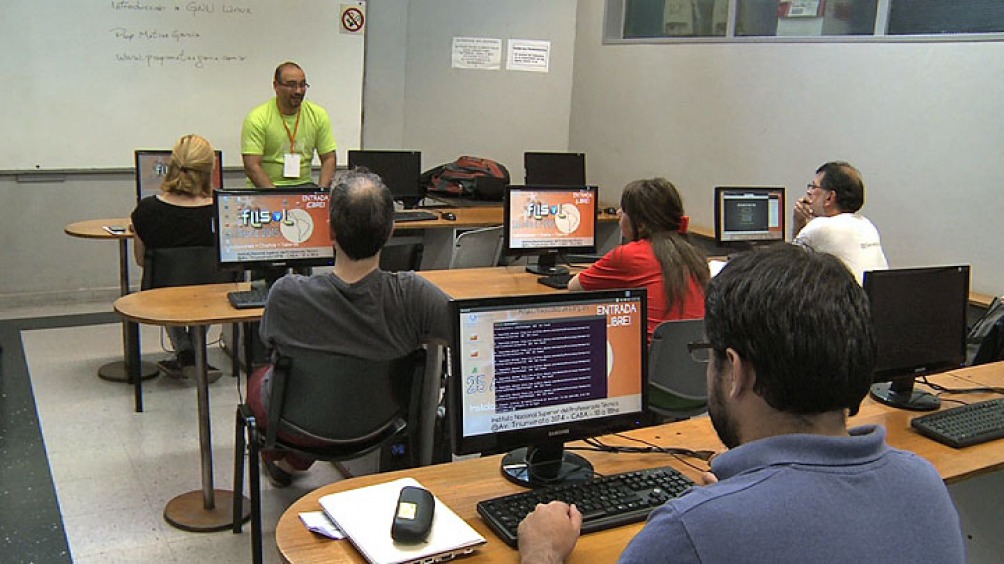 Numerosos trabajadores realizan actividades para empresas radicadas en el exterior desde la Argentina.
