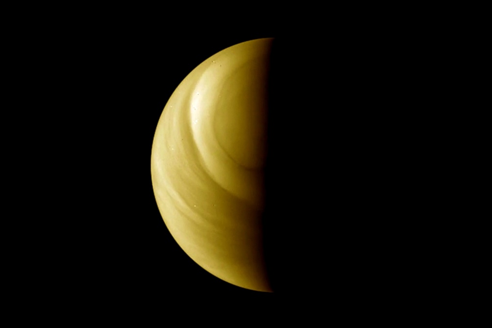 Venus posee una atmósfera tóxica y envuelta en densas nubes ricas en ácido sulfúrico