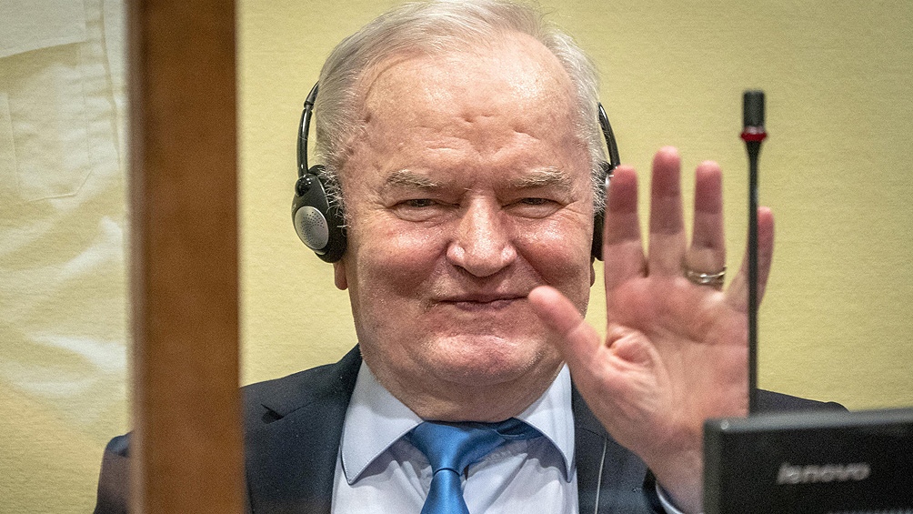 Mladic estuvo prófugo durante 16 años. Pero, finalmente, fue arrestado en 2011 y condenado a cadena perpetua en 2017.