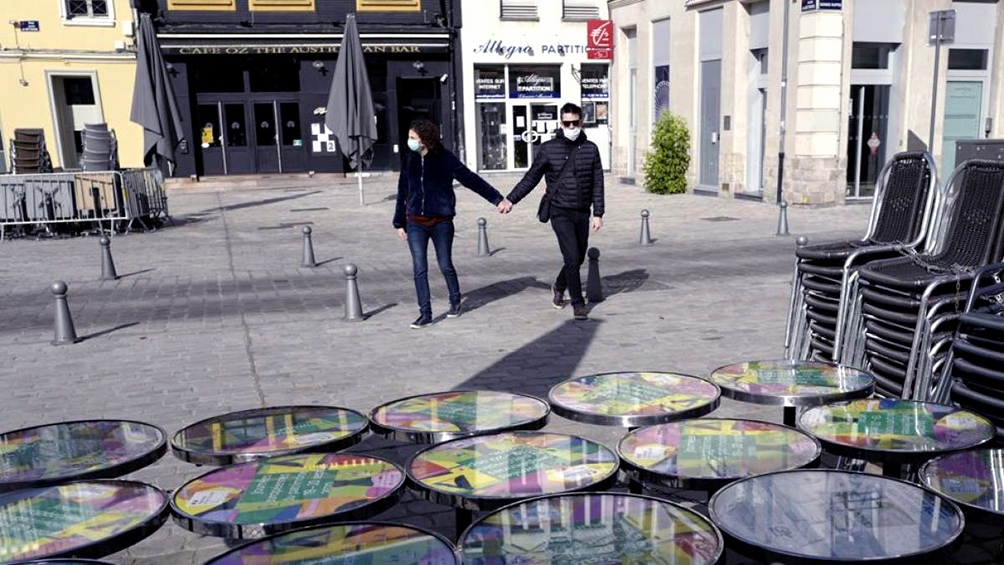 Obligatorio desde mayo de 2020 en las calles, bajo pena de multa, el uso de la mascarilla se impuso en España muy poco después de la primera ola.