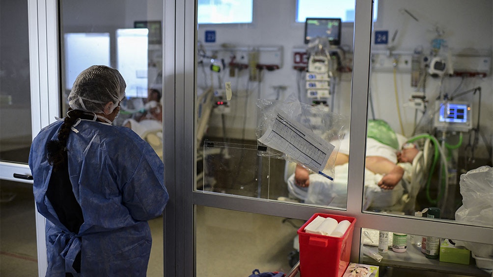 La cartera sanitaria indicó que son 7.366 los internados con coronavirus en unidades de terapia intensiva