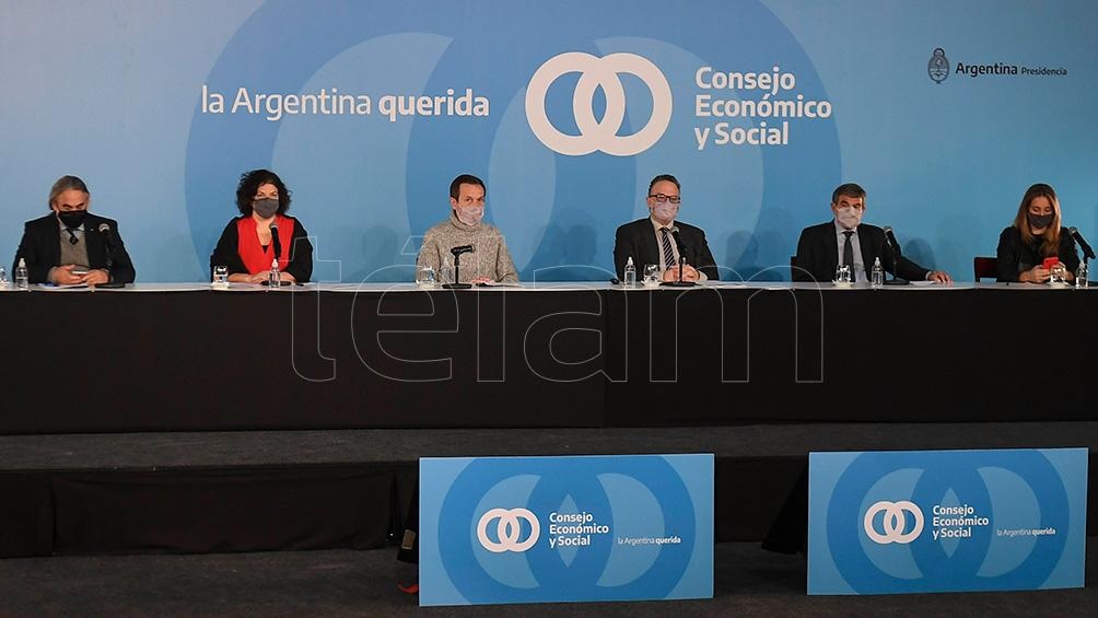El cónclave del Consejo Económico y Social contó con la presencialidad de varios ministros y también de gobernadores mediante videollamadas.