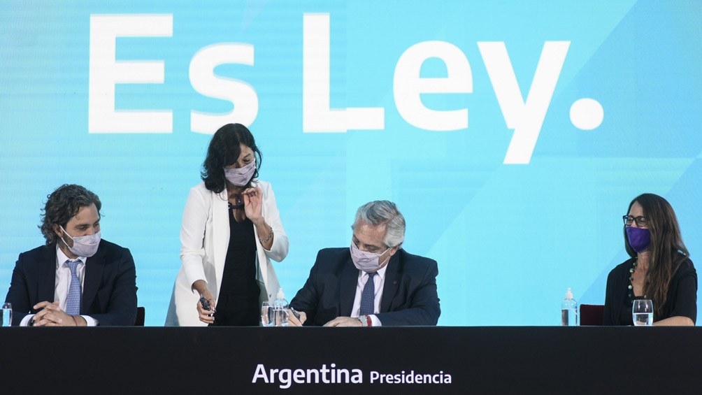 El acto en el que el presidente Alberto Fernández promulgó la ley de la Interrupción Voluntaria del Embarazo.