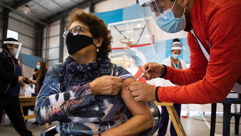 Kicillof explicó que esta medida implica "una etapa superior" en el plan de vacunación contra el coronavirus