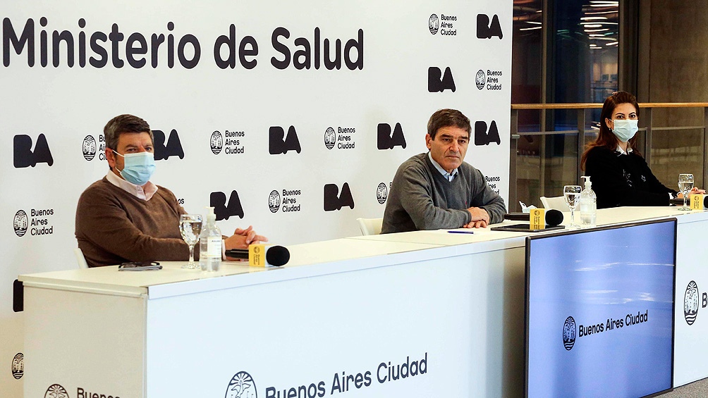 Sobre la curva de contagios en el distrito, Quirós señaló que "continúa la tendencia a la baja".