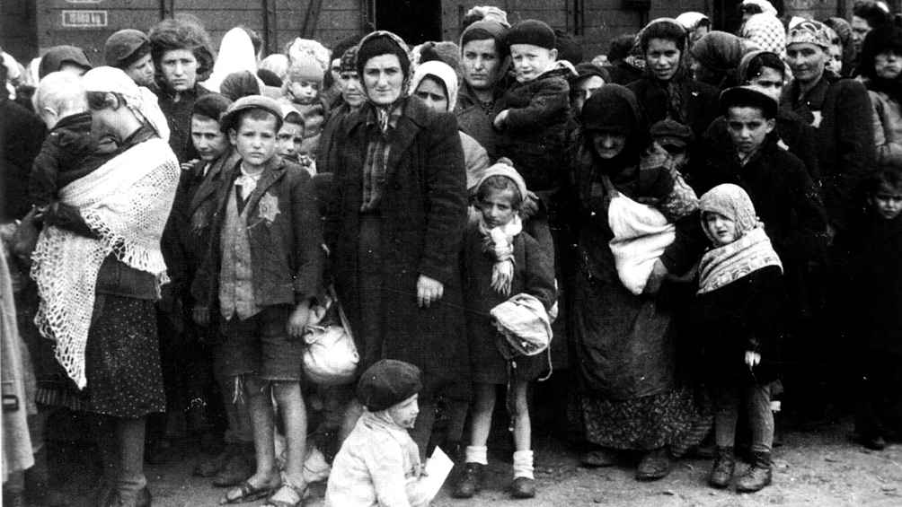 Miles de europeos judíos tuvieron que huir de sus hogares para escapar del genocidio.