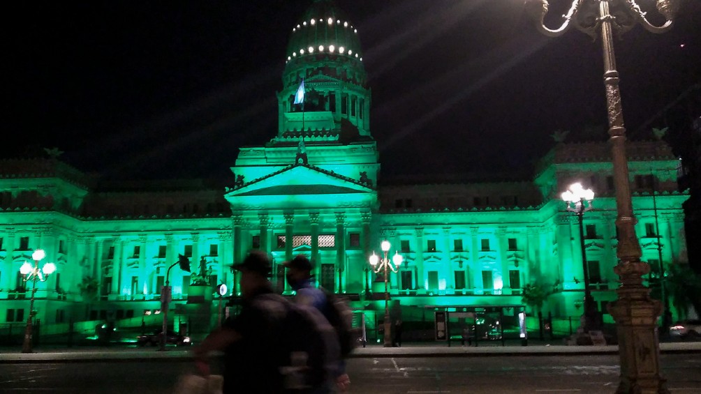 Seis edificios emblemáticos se iluminaron de verde por el Día Mundial del Ambiente