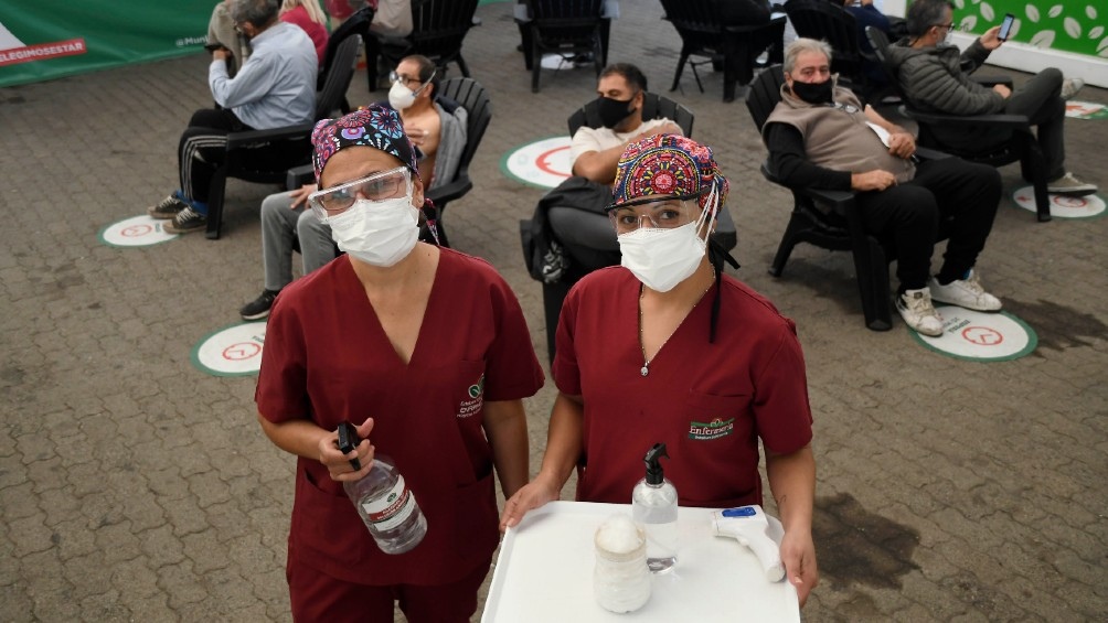 Mónica Lunaza Dure y Griselda Vázquez son enfermeras vacunadoras.