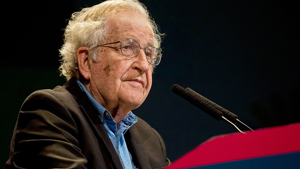 El pensador Noam Chomsky analizó los desafíos de la democracia. 