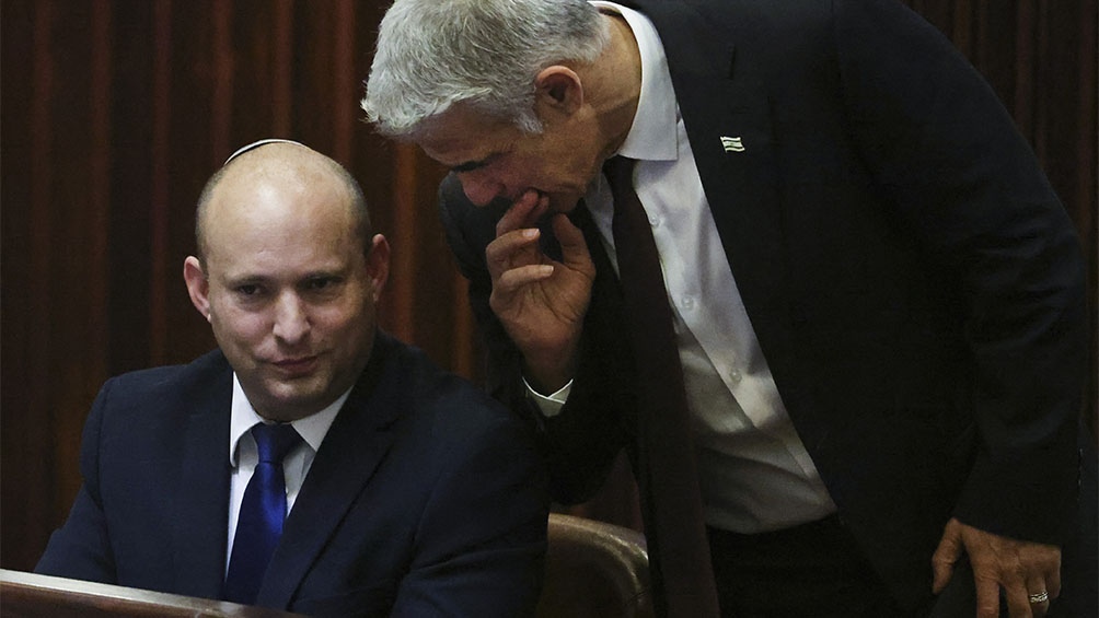 Naftali Bennet y Yair Lapid, líderes de la coalición de gobierno. 