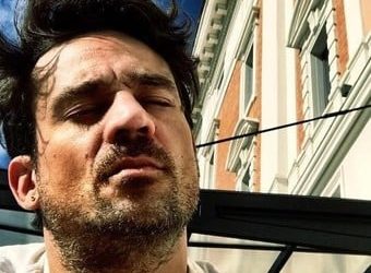 Chano atacó a un policía con un cuchillo tras agredir a su madre: le dispararon y está en terapia intensiva