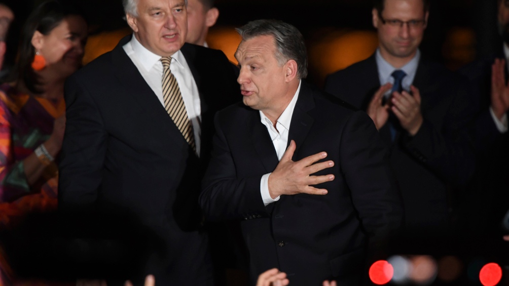 Los críticos señalan que el fin del Gobierno del nacionalista Viktor Orban es estigmatizar y marginar a las minorías sexuales.