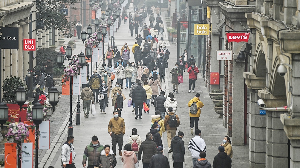 Algunas partes de Nanjing están bajo riesgo "alto" de coronavirus y otras fueron subidas a riesgo "medio".