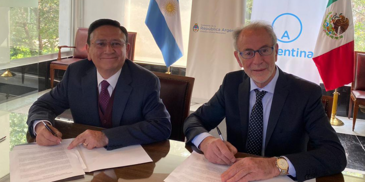 Argentina alcanzó un acuerdo para vender lácteos y maquinaria agrícola a México