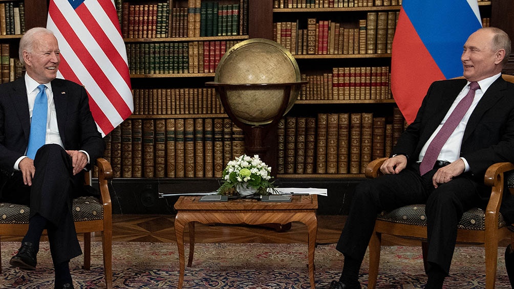 Biden y Putin durante su reunión el 16 de junio