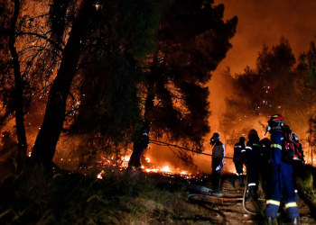 Cinco pueblos griegos del Peloponeso evacuados por incendios