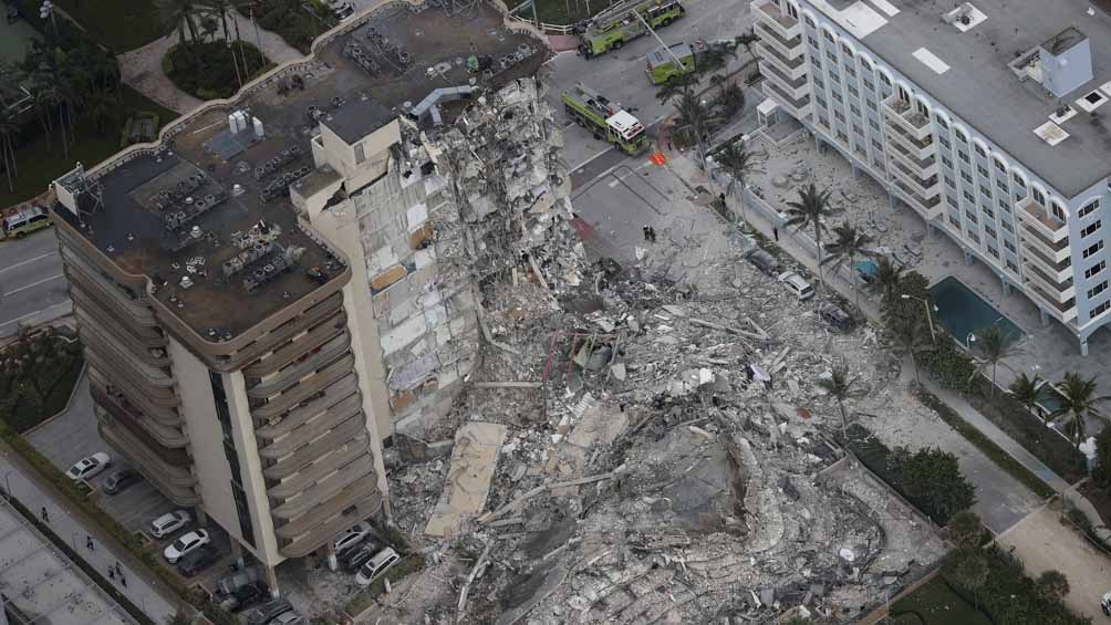 Con la tormenta tropical Elsa acercándose, las autoridades aceleraron el cronograma de demolición.