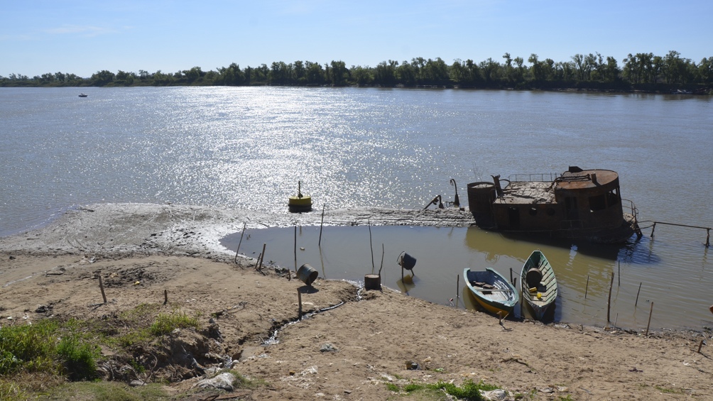 Advierten que la bajante histórica del río "prevé la generación y propagación de focos ígneos en la zona".