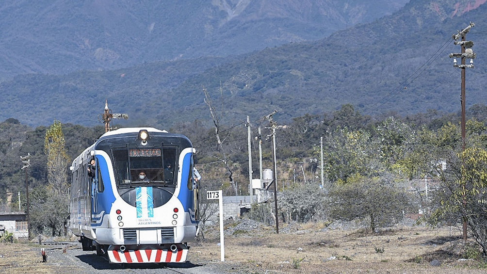 El tramo que se reinauguró cuenta con 41 kilómetros e incorpora tres nuevas paradas.