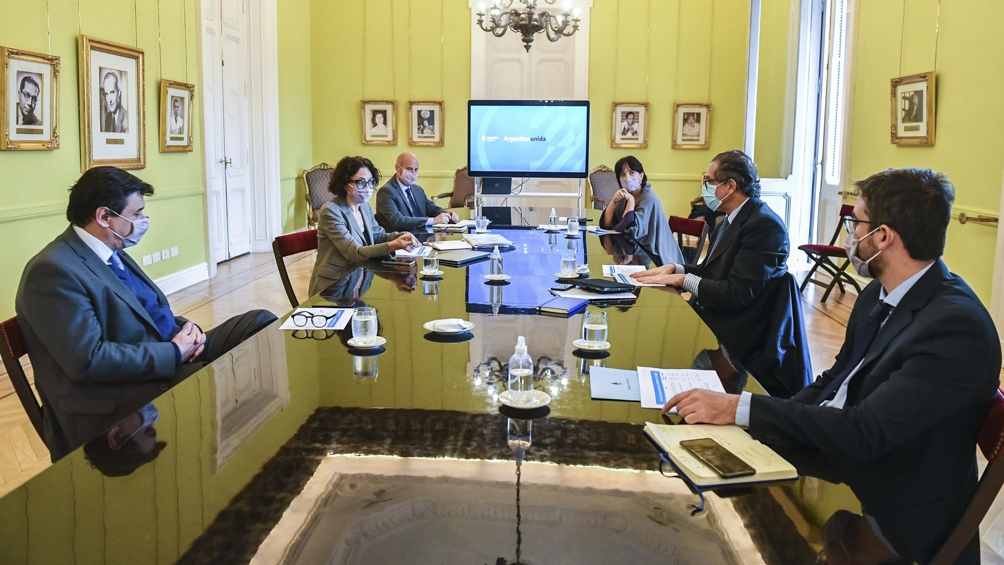 En cuanto a las paritarias "están trabajando con nuevos valores, entre 40-45%", dijo Moroni. 