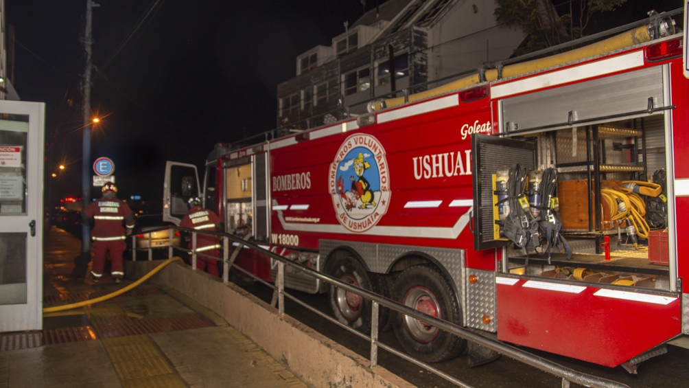 El hospital sufrió daños que todavía no terminan de evaluarse y que motivaron su cierre completo. Foto: Cristian Urrutia