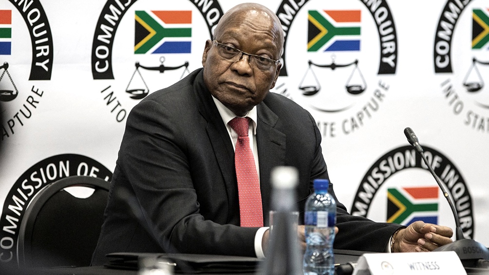 Expresidente Jacob Zuma, condenado a 15 meses de prisión por desacato a la justicia.