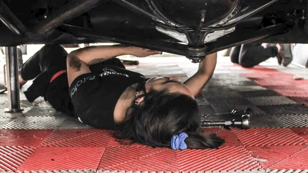 Las del equipo son las primeras mecánicas mujeres del circuito.